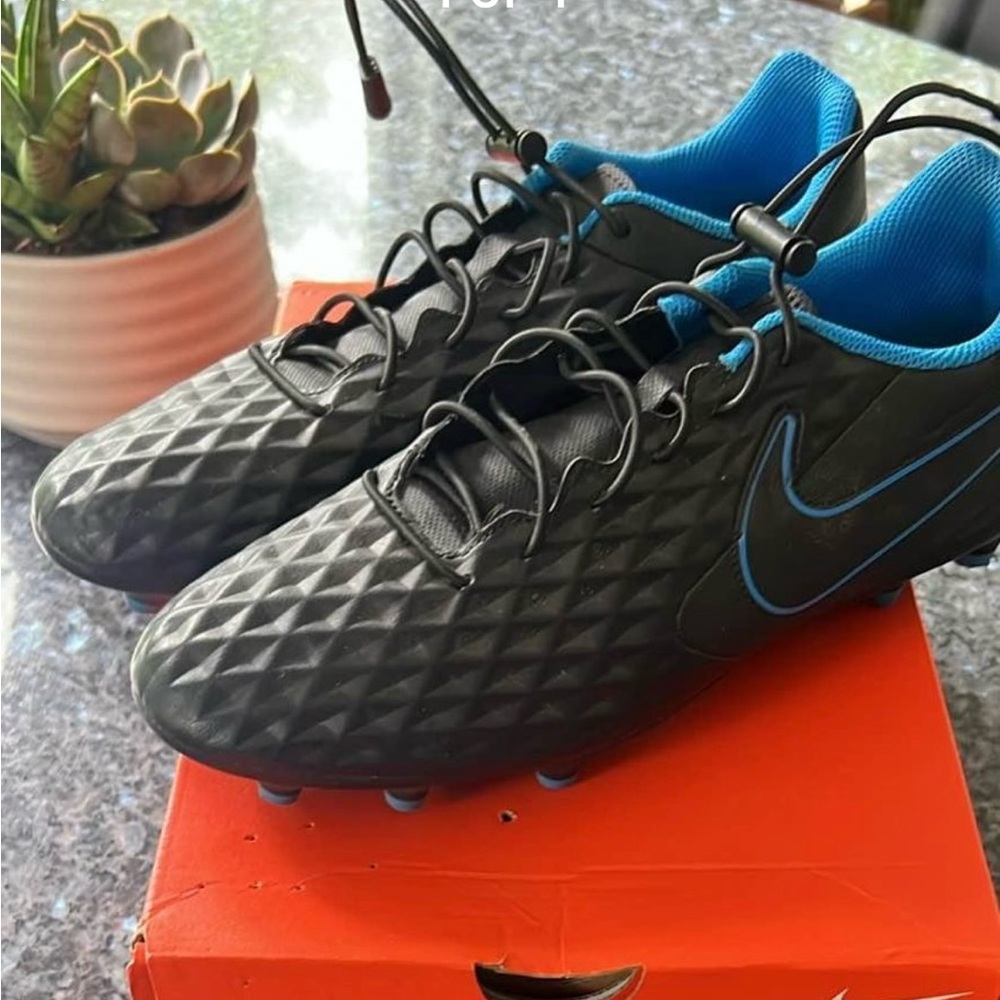 Nike Legend 8 Club Men’s Cleat Size 9